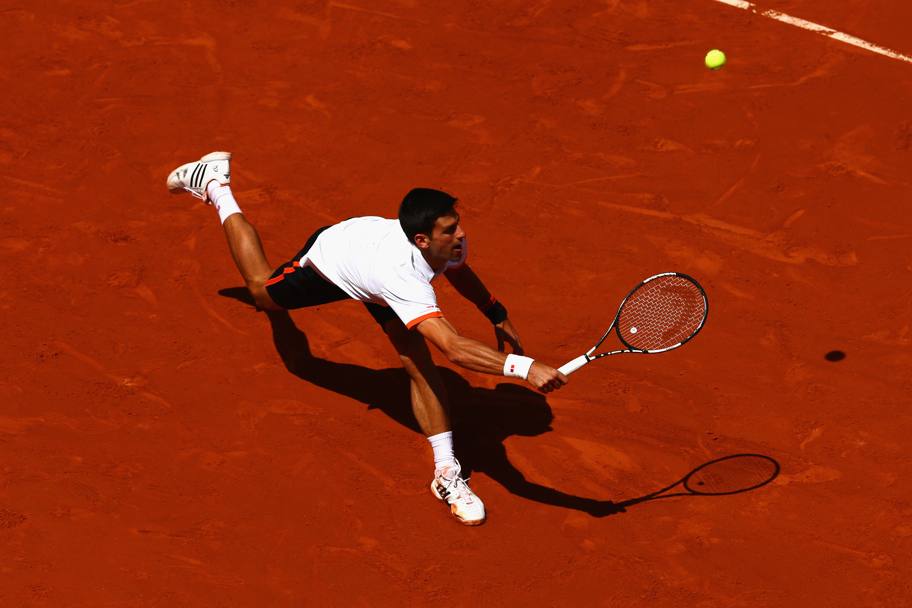 Djokovic sembra valere doppio. In estensione, come fosse accompagnato dalla sua ombra, risponde a Kokkinakis (Getty Images)